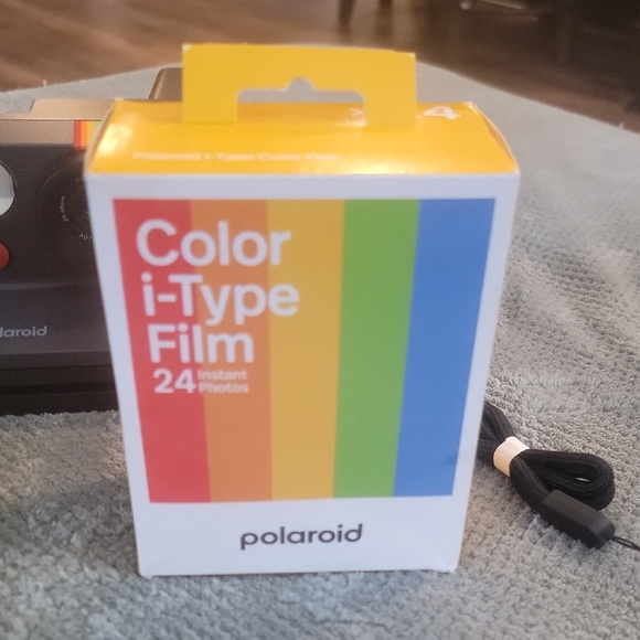 Polaroid Instant Camera - Black with Rainbow Accent - Picture 6 of 9